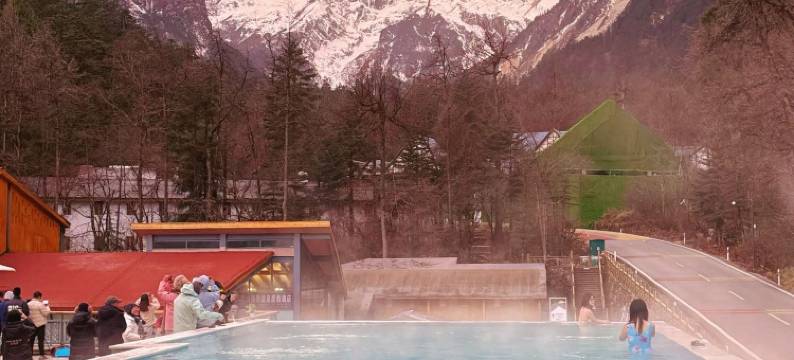 金山摄影温泉度假酒店(三号营地店)图片