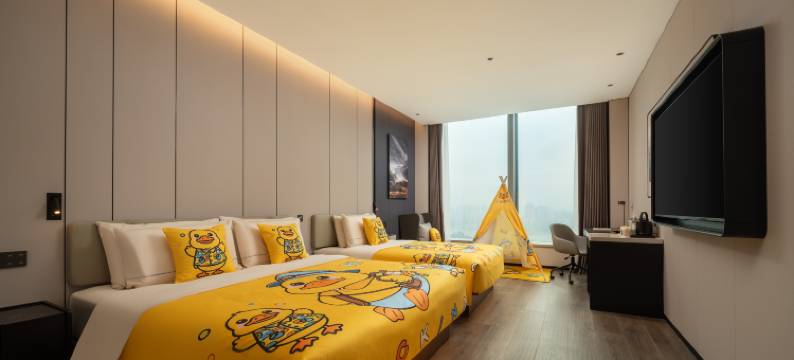 惠州华贸天地荣灿江景亚朵酒店图片