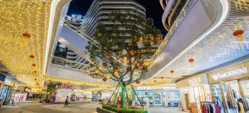 肇庆·富米FullmeCinemaBathtub设计酒店(七星岩东门广场店)图片