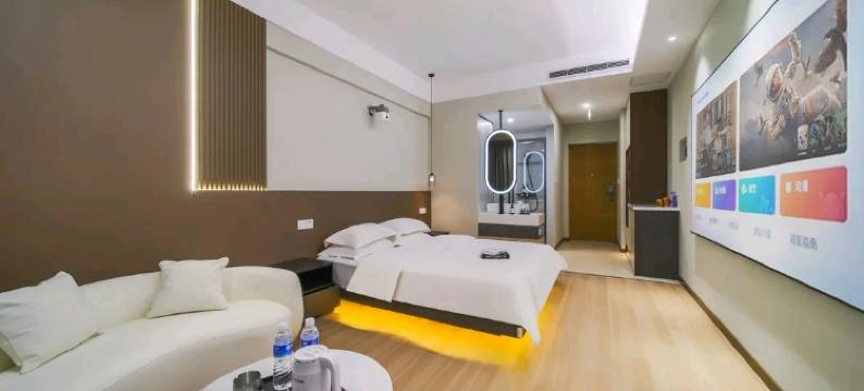 芸熙观影民宿(新乡宝龙广场店)图片