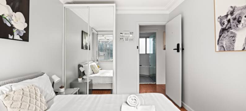 皮克赫斯特位置便利明亮简约客房家庭旅馆(Light & Simple Rooms in Convenient Peakhurst Location)图片