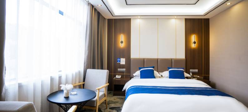 普安豪尊民族风情酒店图片