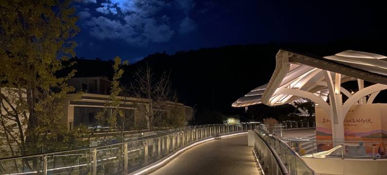 抚仙湖伴山清朴民宿(星空小镇店)图片