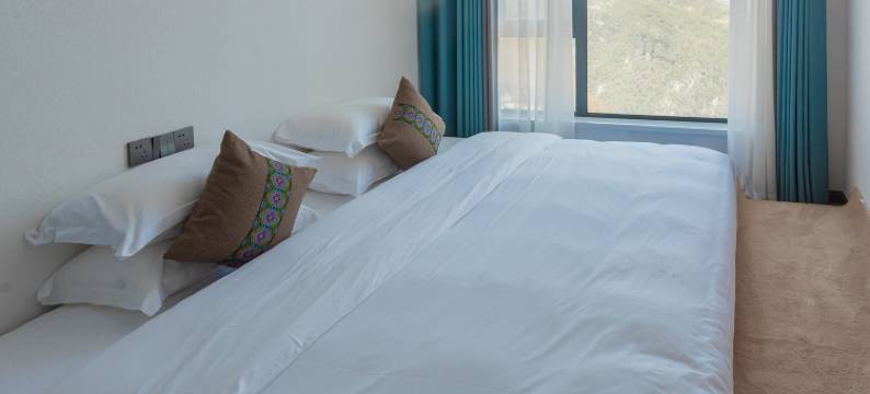 Z+巴山恋悬崖民宿图片