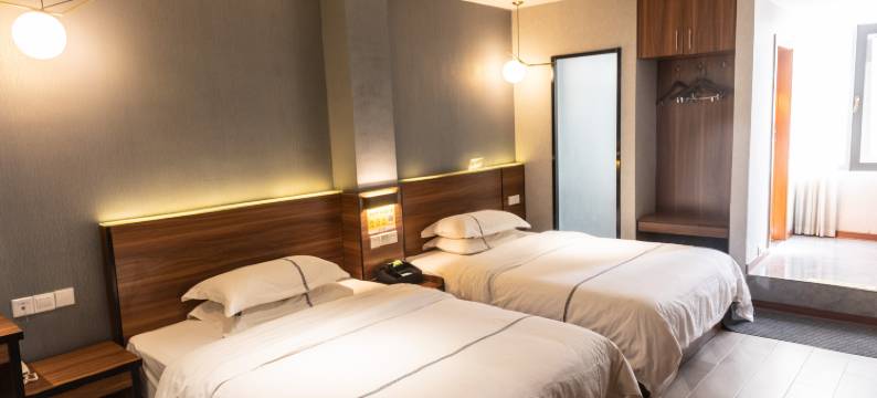 黑白格轻奢自助民宿图片