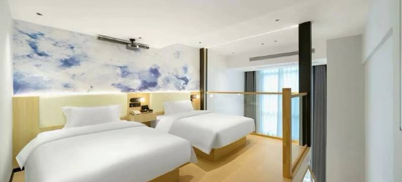 云电竞·复式影音智能酒店(贵阳观山湖国际会展中心店)图片