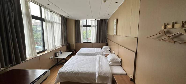 雲帆酒店(鲤鱼池地铁站店)图片