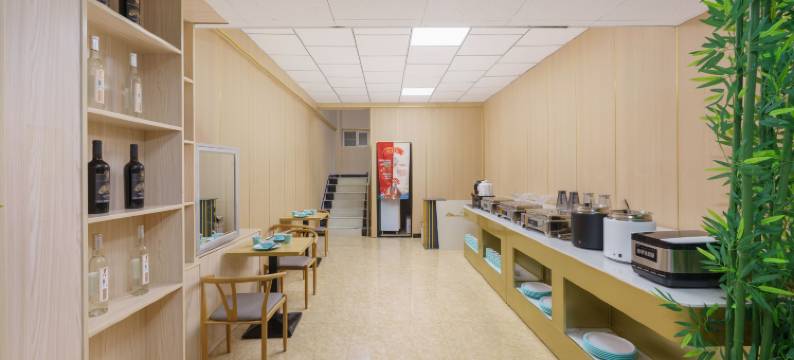 福海福瑞万豪酒店(福海县图书馆乌伦古湖公园店)图片