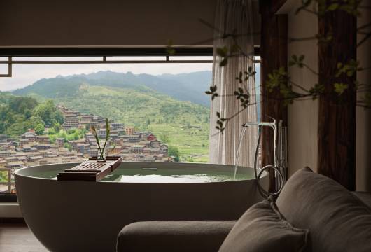 匠心一宅·屿归私汤民宿(西江千户苗寨观景台店)图片