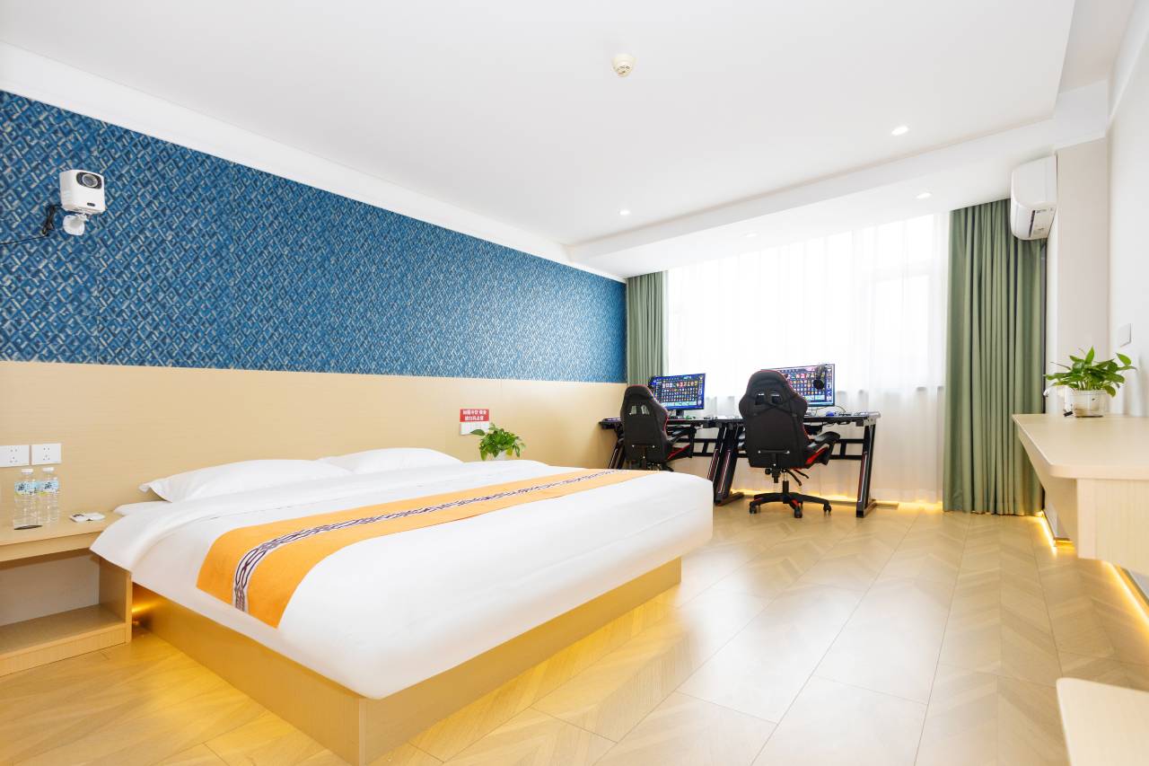 希希里里商务电竞酒店(威高广场古陌早市店)