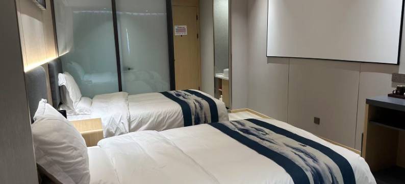 卢氏金桥四季主题酒店图片