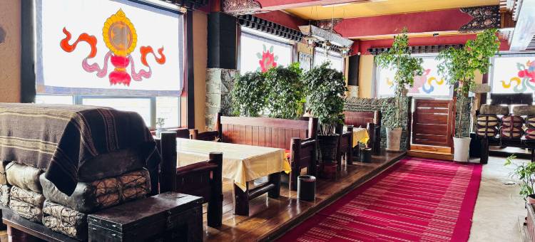 久治年宝尊饭店图片