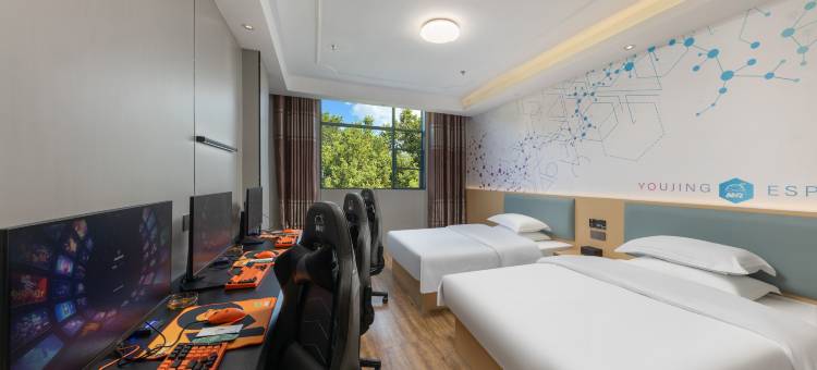 尖峰·柚电竞酒店(南昌财大双港地铁站店)图片