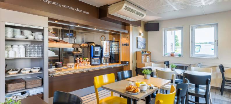 里昂圣博内米普兰民宿酒店(B&B Hotel Lyon Saint-Bonnet Mi-Plaine)图片