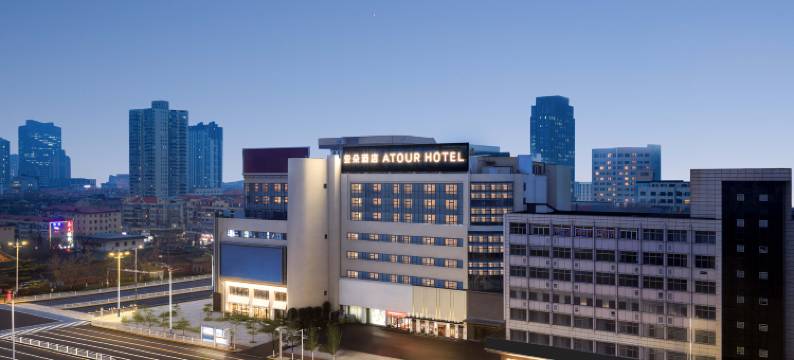 烟台滨海广场所城里大街亚朵酒店图片