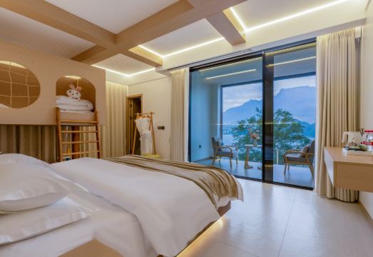 Shan hai min su Hotel Overview