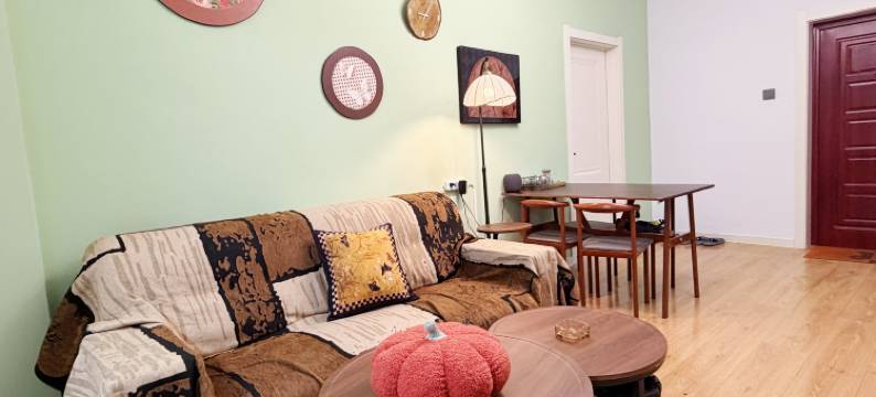 鹤岗原木民宿(三中店)图片