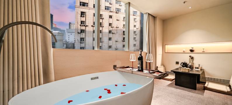 朗橙酒店(国际大巴扎南门地铁站店)图片