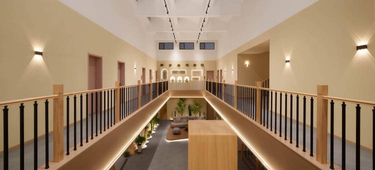 敦煌山月间酒店(鸣沙山月牙泉中门景区店)图片