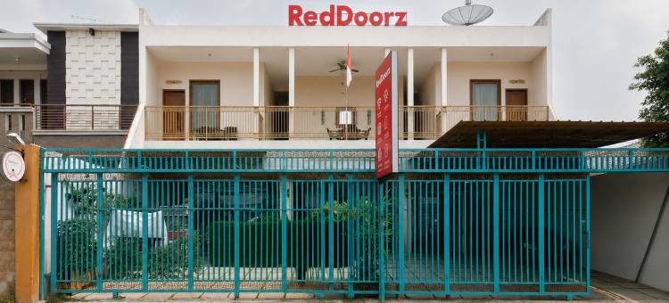红多兹酒店-近西皮昂英达购物中心(RedDoorz Near Cipinang Indah Mall)图片