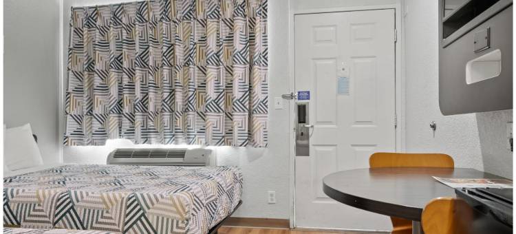 本图拉海滩6号汽车旅馆(Motel 6 Ventura, CA - Beach)图片