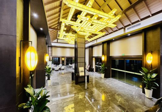 Octagon Featured High-end Hotel Hotel Overview