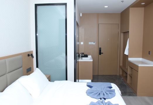 Sanhe Binshe Yingbin Building (Linqing Railway Station Wanyuan Scenic Area Branch)Hotel Overview