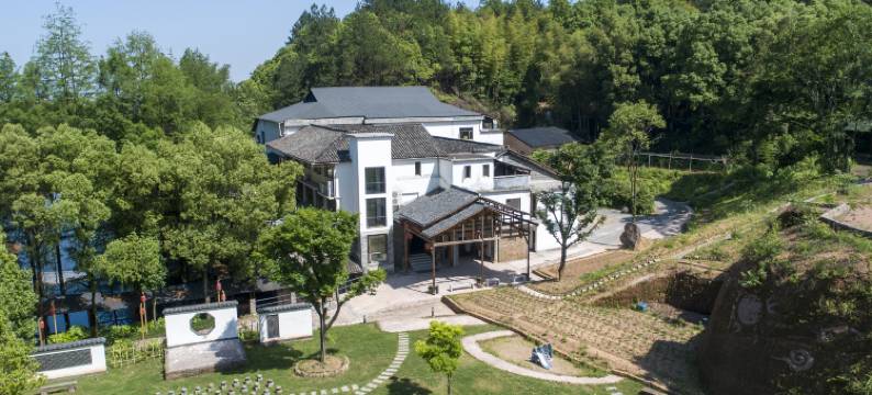 兰溪卧龙湖畔山居图片