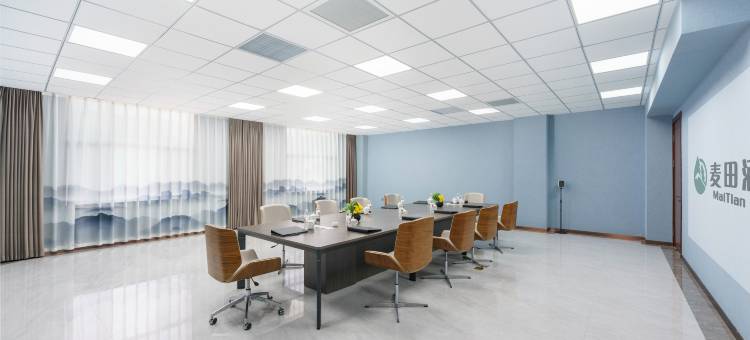 吉木萨尔麦田酒店图片