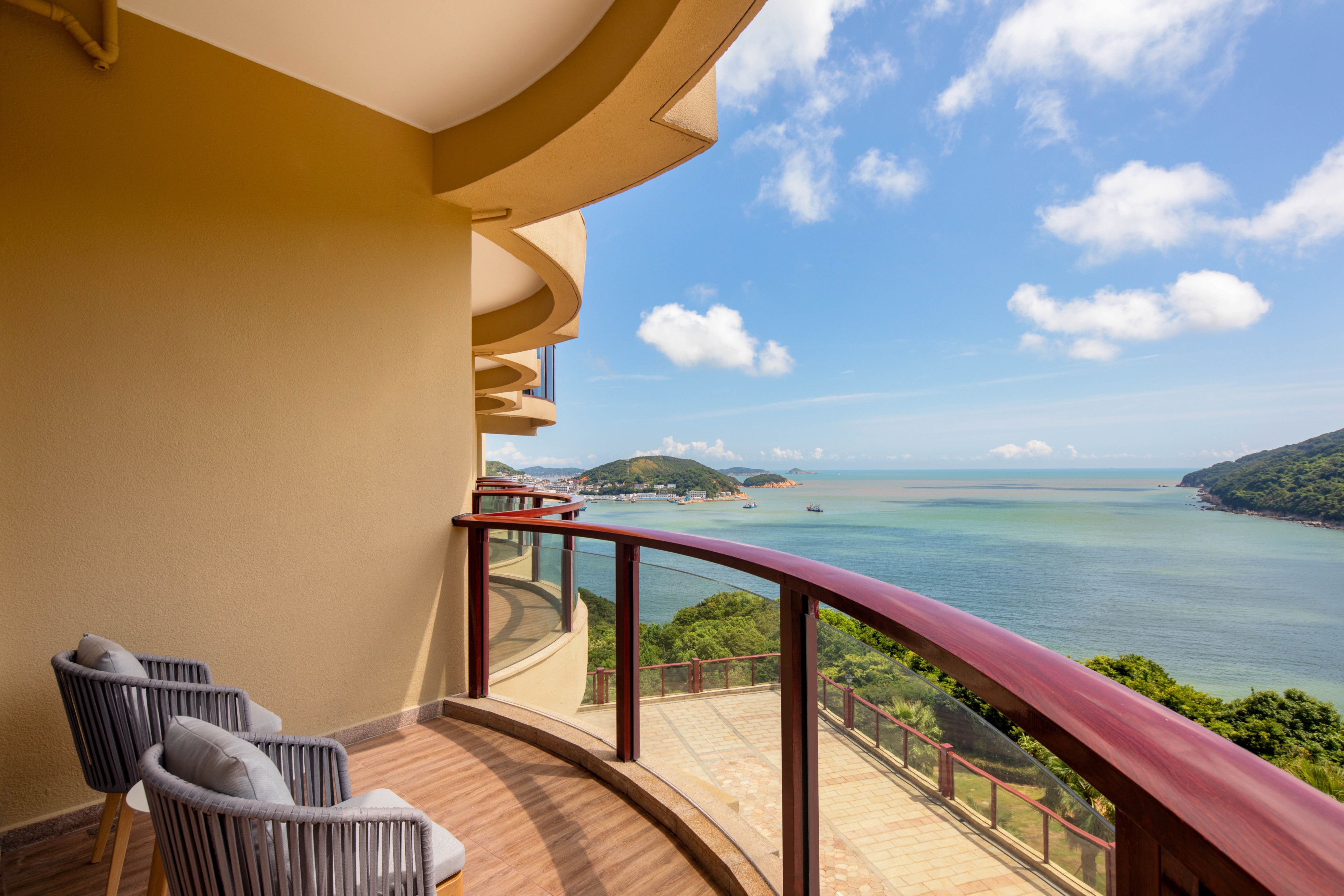 Crowne Plaza Zhoushan Seaview Over view
