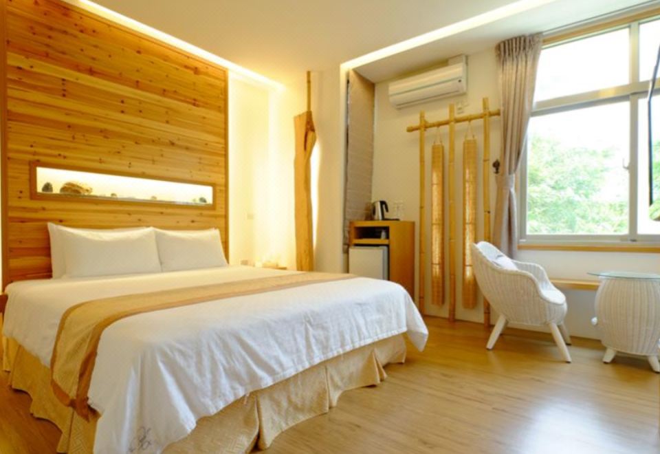 Light Clouds Kenting HostelHotel Overview