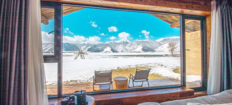 十里雪山天空之境帐篷庄园图片