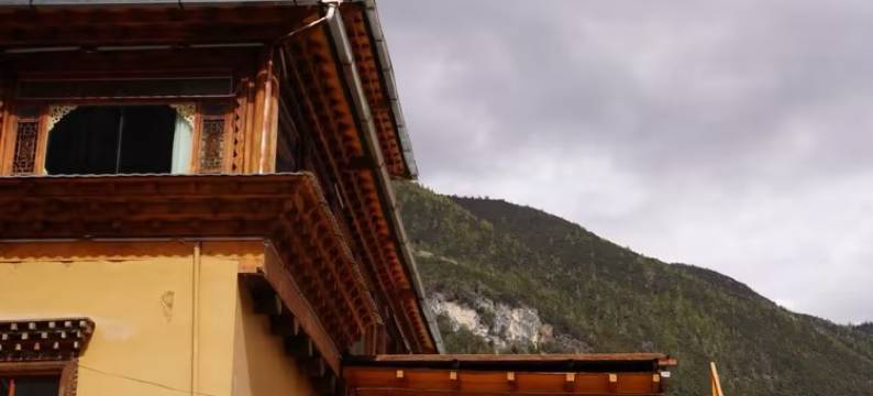 雨崩止语心舍图片