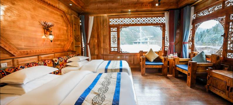 雨崩止语心舍图片