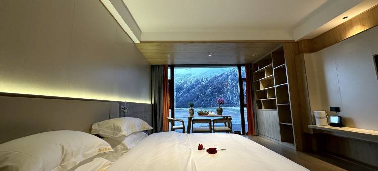 八宿铭景酒店(然乌湖店)图片