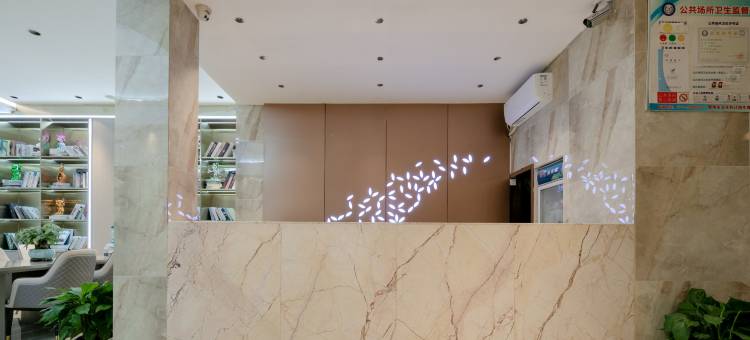 虹桥假日精选酒店(鄂州新亚太国际广场店)图片