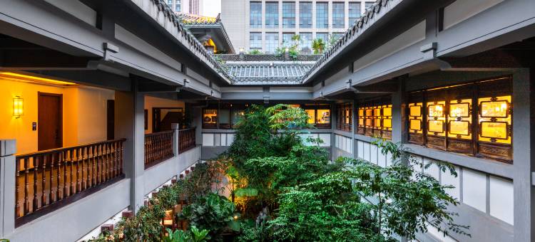 昆明枕石卧云精品酒店(南屏步行街金马碧鸡坊店)图片