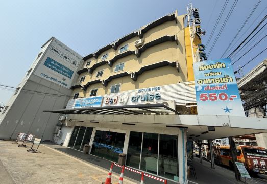 Bed by Cruise Hotel at Samakkhi-Tivanont Hotel Overview