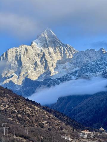 四姑娘山等风来雪山民宿(长坪沟景区长青山寨观景平台店)图片