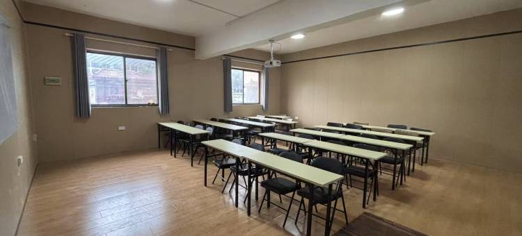 静音假日酒店(开封万岁山大宋武侠城清明上河园店)图片