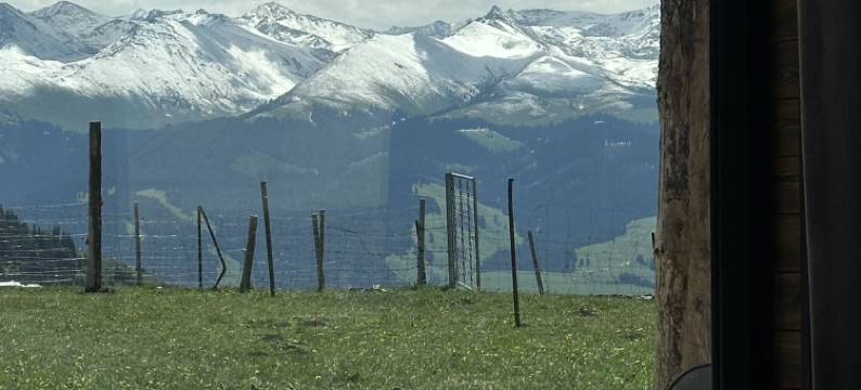 喀拉峻塔比斯木屋图片