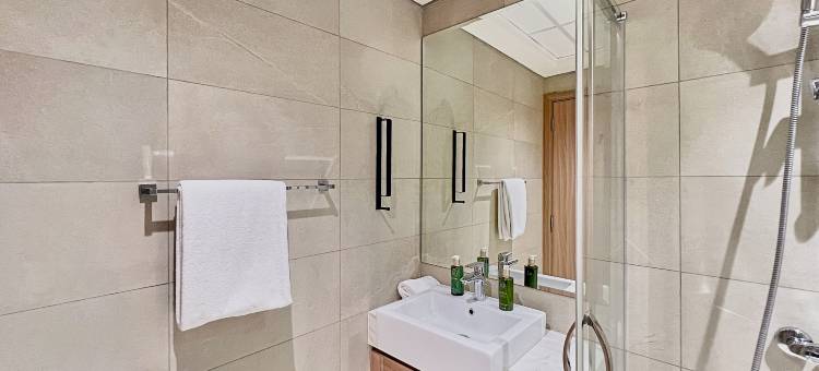 bnbme | 现代公寓，配有泳池和健身房 | 距离市中心12分钟(bnbme | Modern Apt with Pool & Gym | 12 min to Downtown)图片