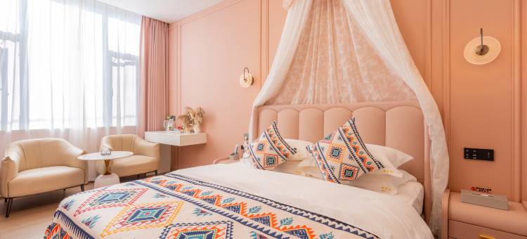 芒哩•Pf•Utop•主题民宿(芒市广场店)图片