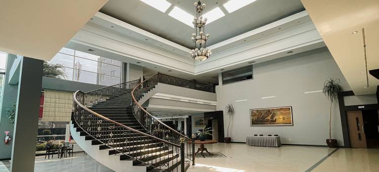 井里汶格拉格酒店(Grage Grand Business Hotel Cirebon)图片