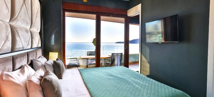皇家套房(Royalis Suites Rafailovici - Beachfront Sea View Apartments)图片