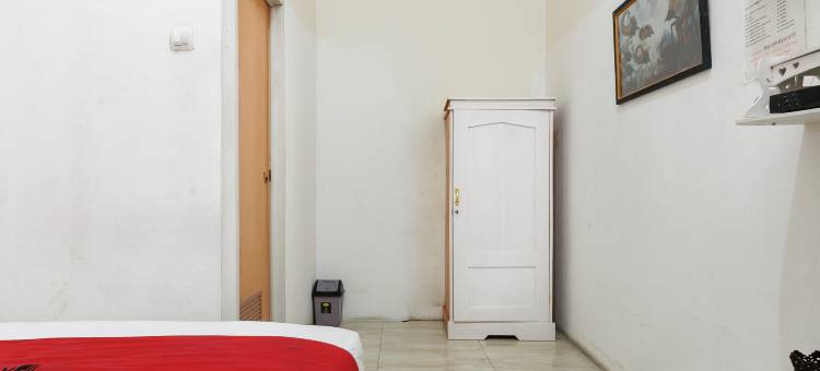 红多兹酒店-近西皮昂英达购物中心(RedDoorz Near Cipinang Indah Mall)图片