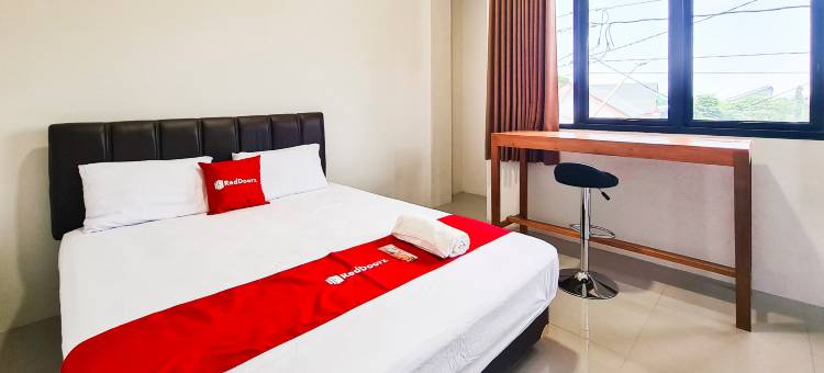 红多兹家庭旅馆普禾加多火车站2(RedDoorz near Stasiun Purwokerto 2)图片