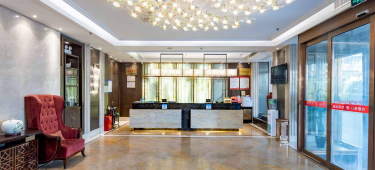 丰岸假日酒店(商洛山阳华龙车站人民广场店)图片