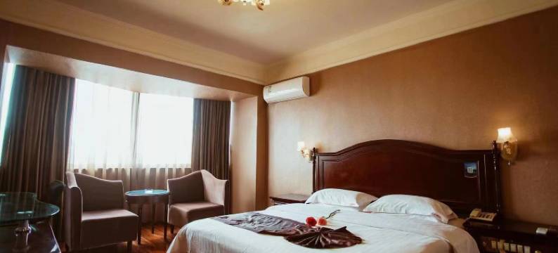 洛阳新旋宫旅游酒店(万达广场周王城广场地铁站店)图片