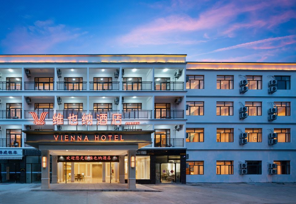 维也纳酒店(三亚凤凰国际机场店)外景图